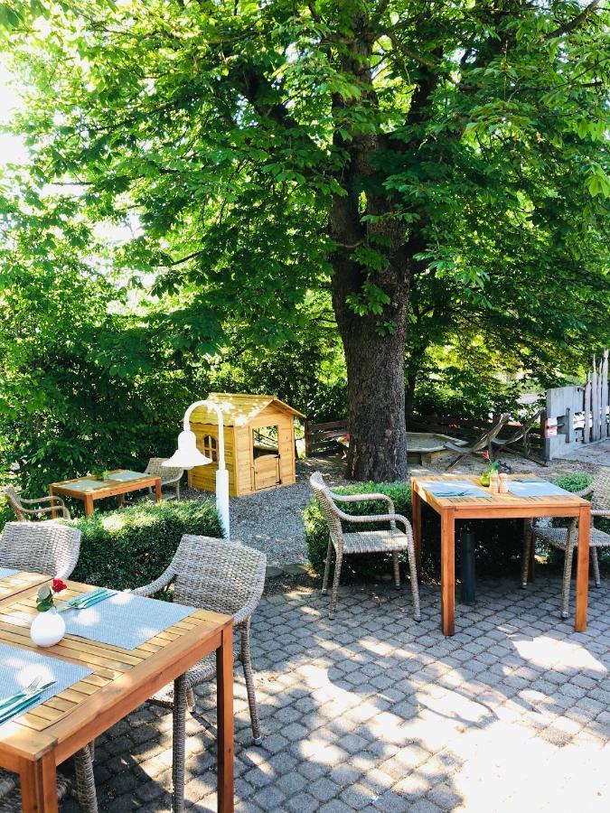 & Restaurant Gruener Baum Hotel